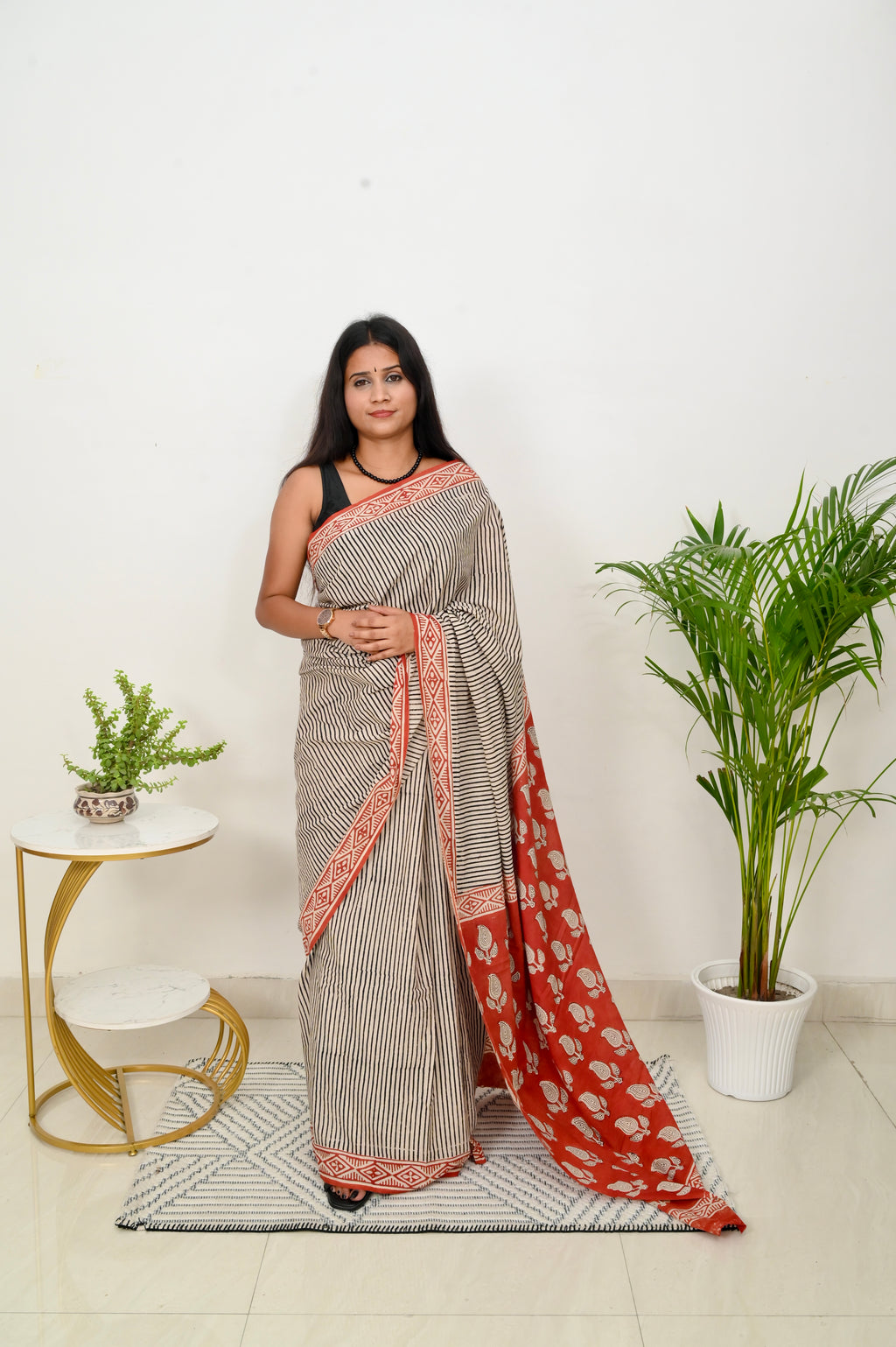 Mulmul Saree - Linear Love