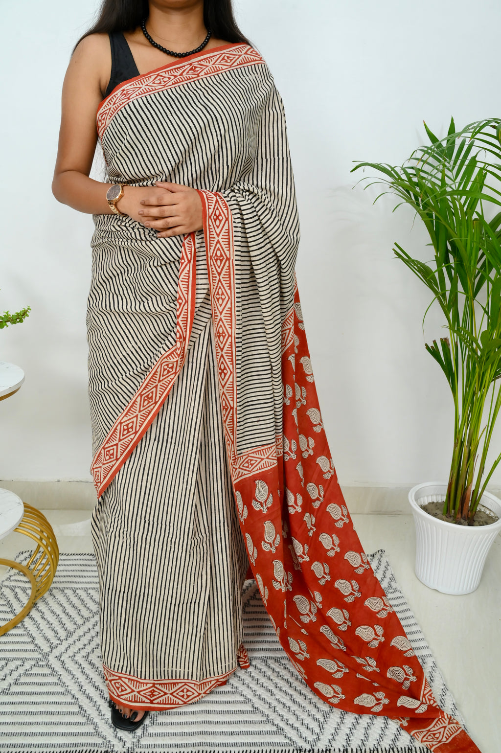 Mulmul Saree - Linear Love