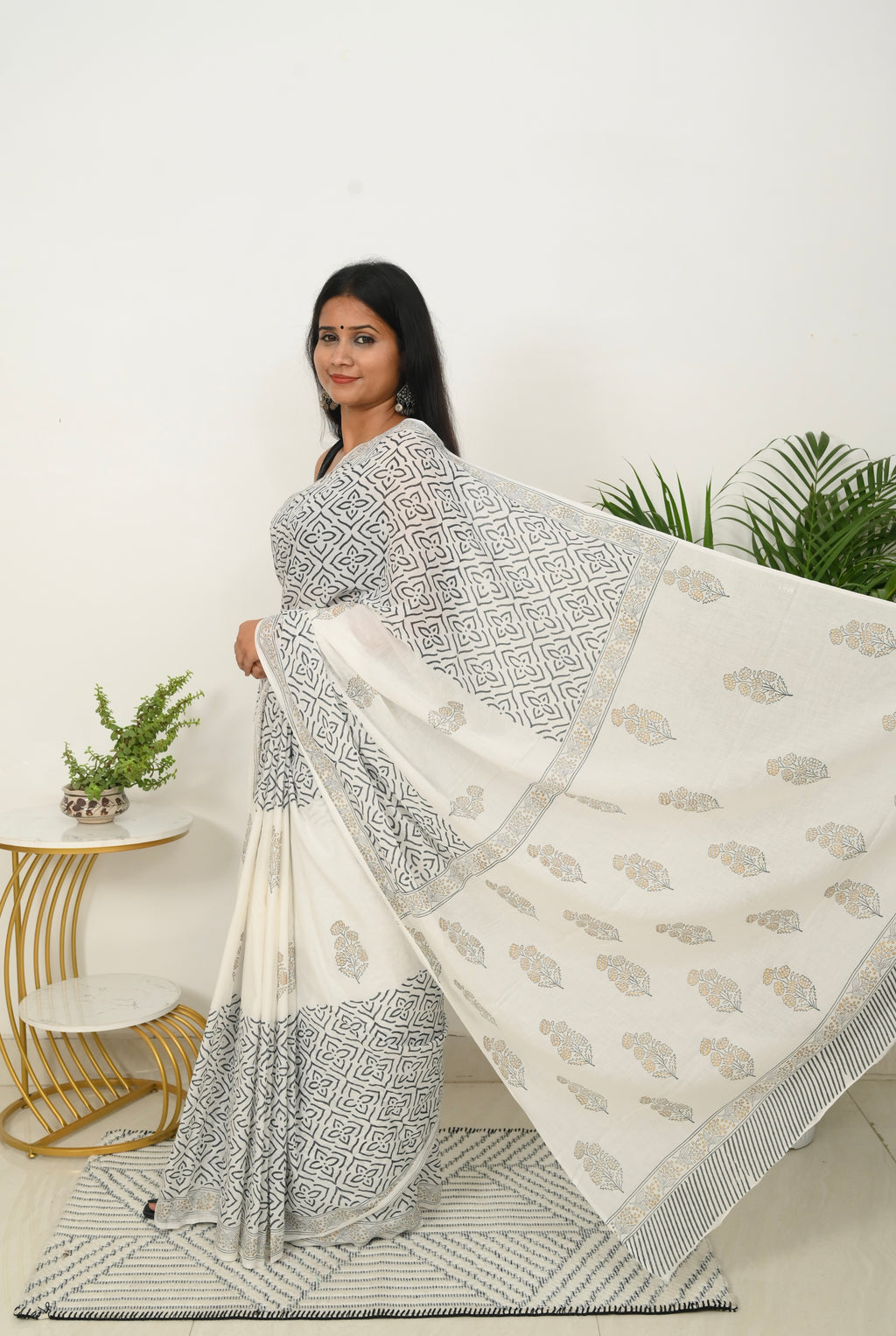 Mulmul Saree - Safed Raag
