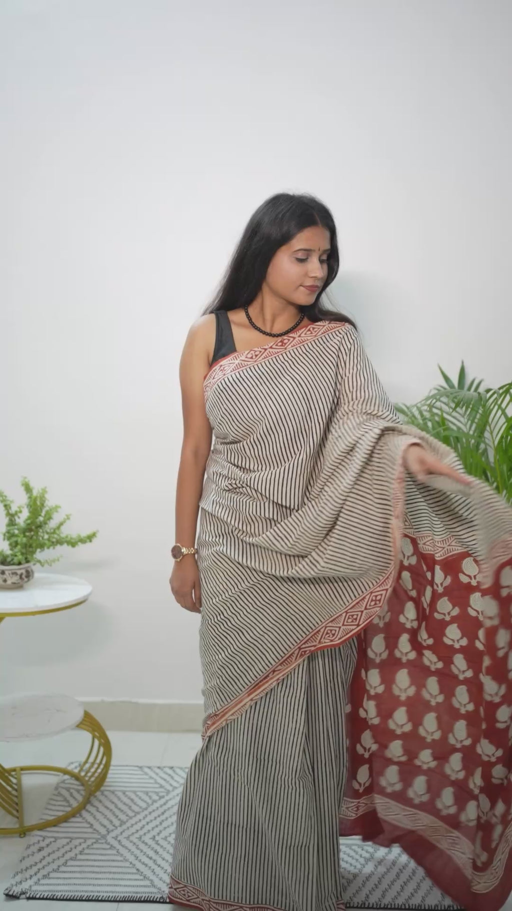 Mulmul Saree - Linear Love
